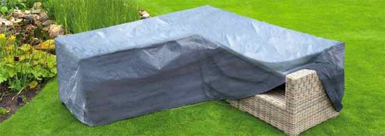Promo Housses De Protection Salon De Jardin Chaises 90 G-m² chez Provence Outillage